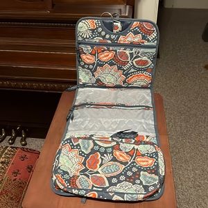 Vera Bradley Normadic Floral hanging & travel cosmetic bag